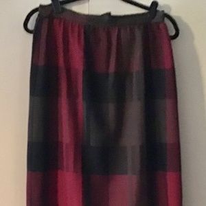 BEAUTIFUL 100% Wool SKIRT